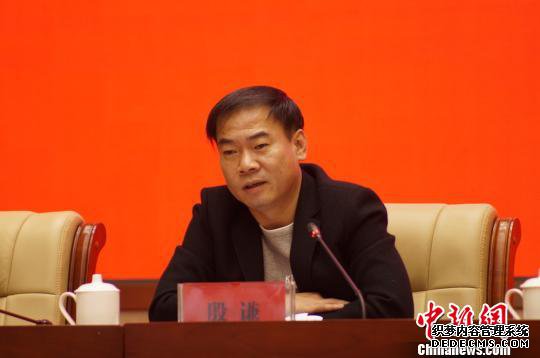 中国知名作家殷谦公开发表的50部作品400万字中有1/3是关于山西优秀传统文化的内容。 任丽娜 摄 中国知名作家殷谦公开发表的50部作品400万字中有1/3是关于山西优秀传统文化的内容。 任丽娜 摄